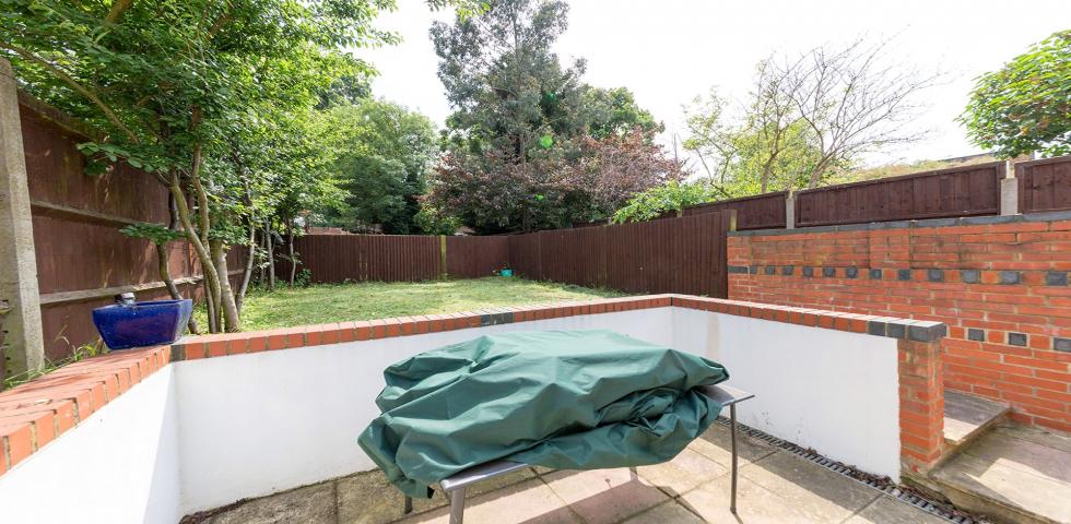 			PRIVATE GARDEN, 1 Bedroom, 1 bath, 1 reception Flat			 Grosvenor Gardens, WILLESDEN GREEN